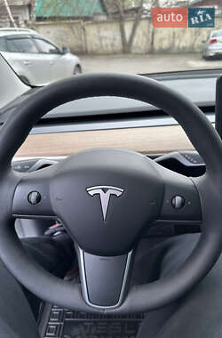 Седан Tesla Model 3 2023 в 