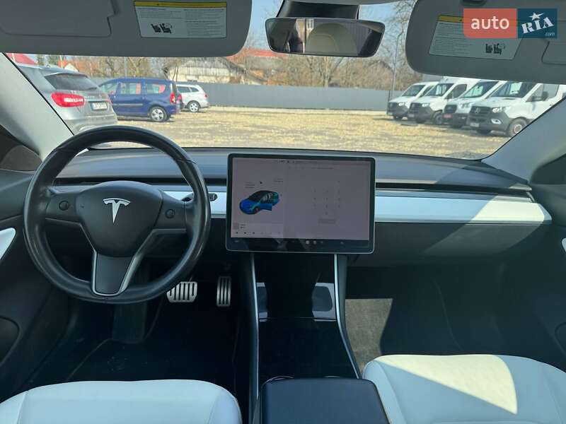 Седан Tesla Model 3 2018 в Самборі