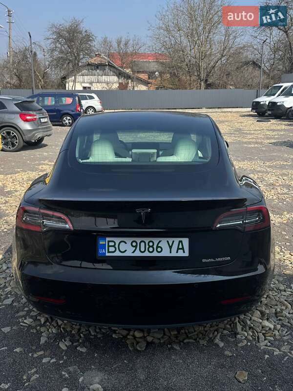 Седан Tesla Model 3 2018 в Самборі
