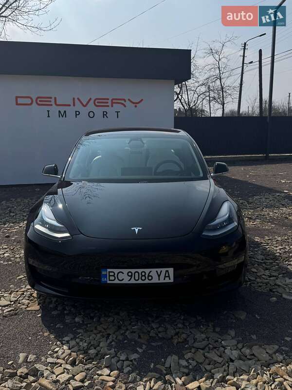 Седан Tesla Model 3 2018 в Самборі