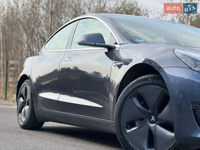 Седан Tesla Model 3 2019 в Рівному