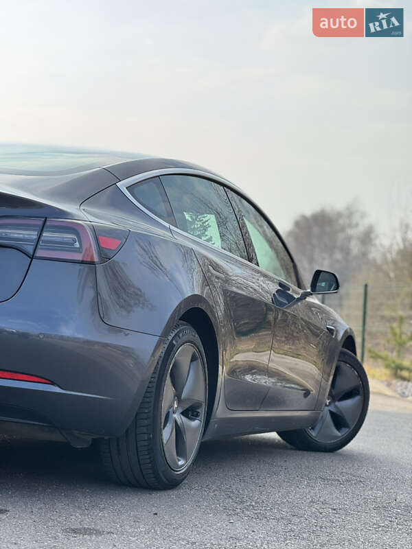 Седан Tesla Model 3 2019 в Рівному