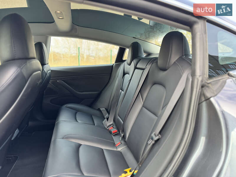 Седан Tesla Model 3 2019 в Рівному