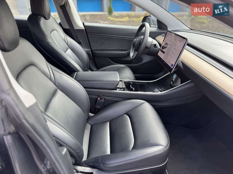 Седан Tesla Model 3 2019 в Рівному