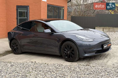 Седан Tesla Model 3 2022 в 