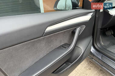 Седан Tesla Model 3 2022 в 
