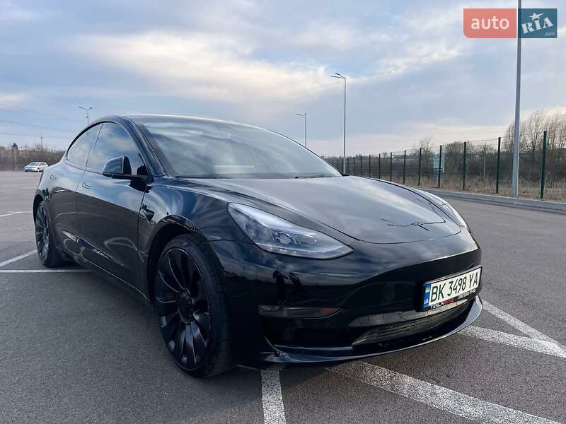 Седан Tesla Model 3 2022 в Рівному