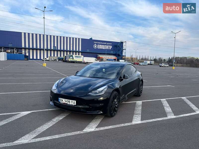 Седан Tesla Model 3 2022 в Рівному
