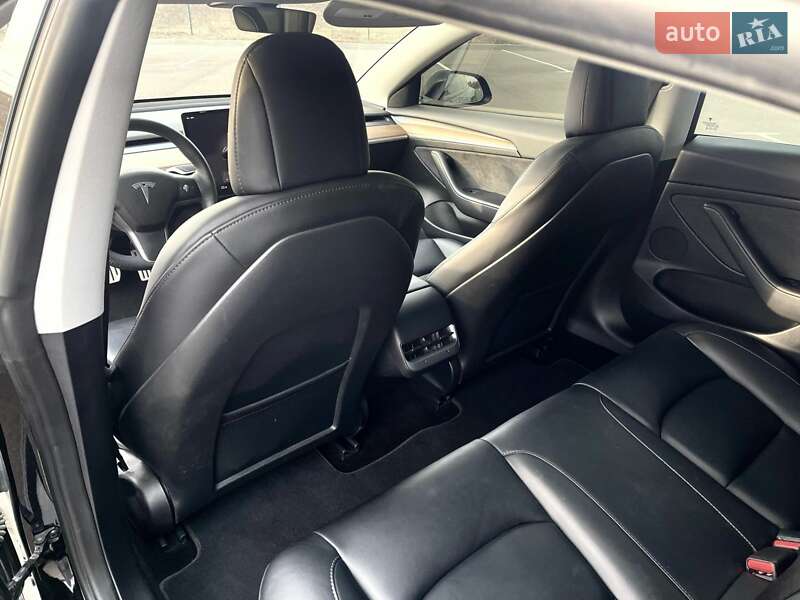 Седан Tesla Model 3 2022 в Рівному