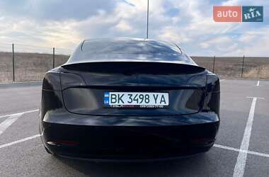 Седан Tesla Model 3 2022 в Ровно