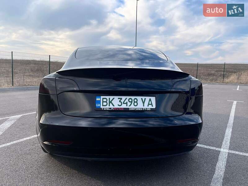 Седан Tesla Model 3 2022 в Рівному