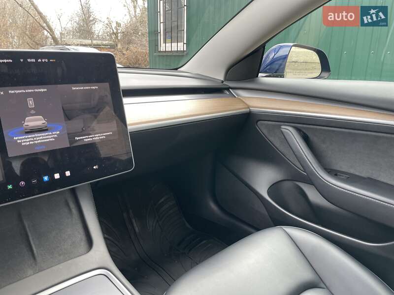 Седан Tesla Model 3 2023 в Киеве