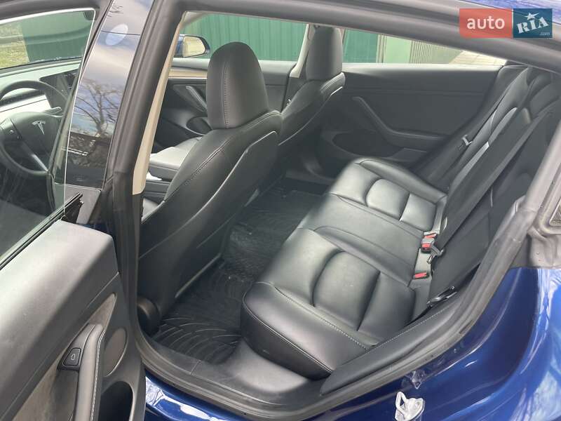 Седан Tesla Model 3 2023 в Киеве