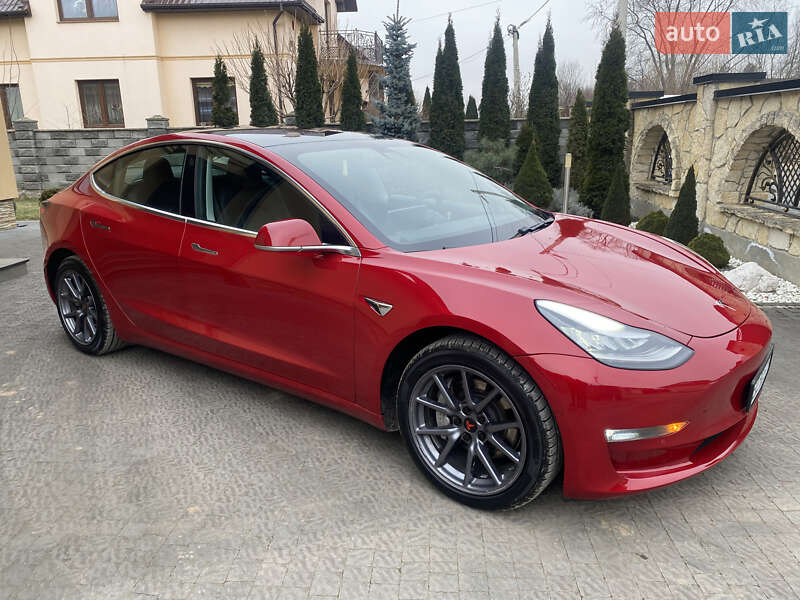Седан Tesla Model 3 2019 в Самборе
