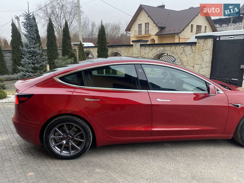 Седан Tesla Model 3 2019 в Самборе