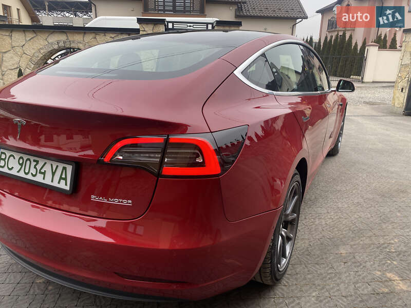 Седан Tesla Model 3 2019 в Самборе