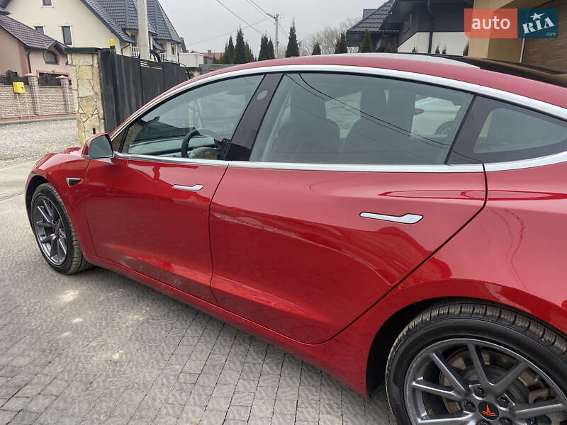 Седан Tesla Model 3 2019 в Самборе