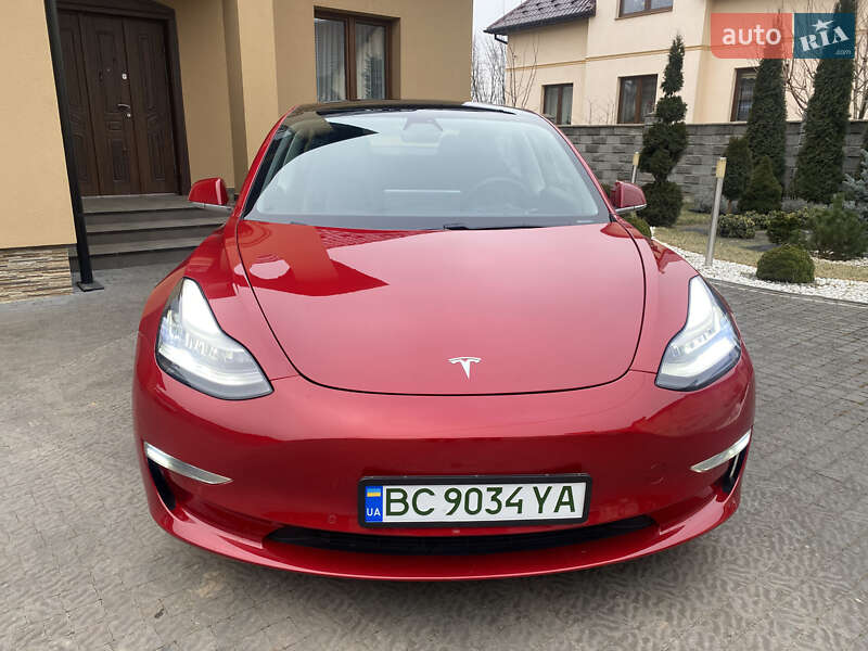 Седан Tesla Model 3 2019 в Самборе