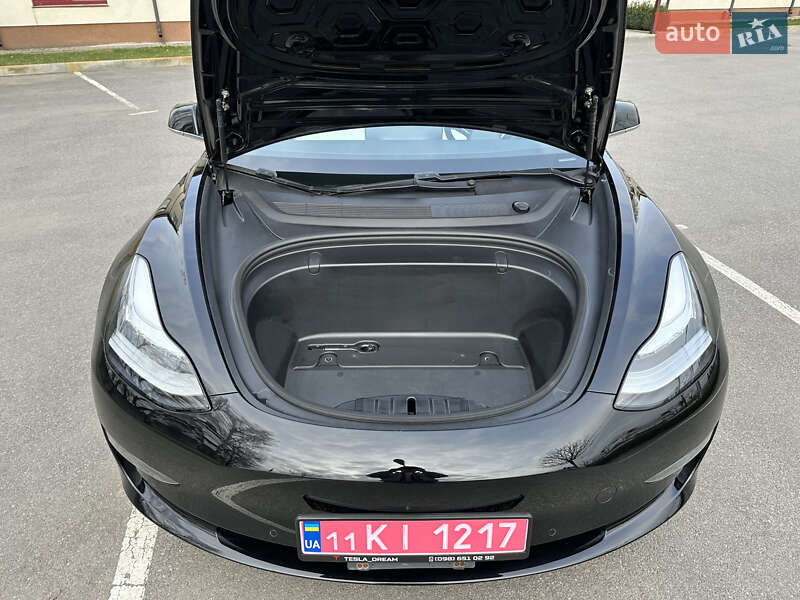 Седан Tesla Model 3 2019 в Виннице
