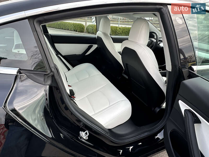Седан Tesla Model 3 2019 в Виннице