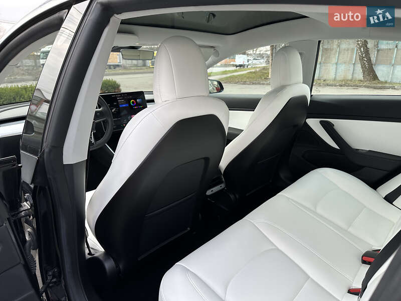Седан Tesla Model 3 2019 в Виннице