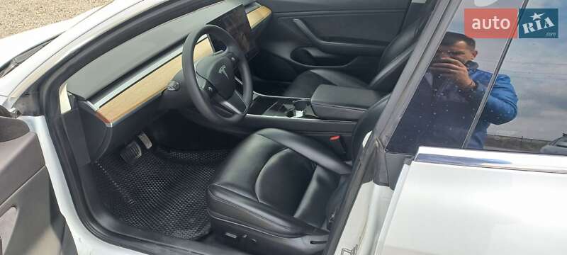 Седан Tesla Model 3 2018 в Николаеве