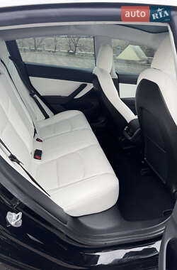 Седан Tesla Model 3 2020 в 