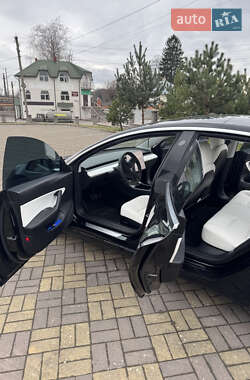 Седан Tesla Model 3 2020 в 