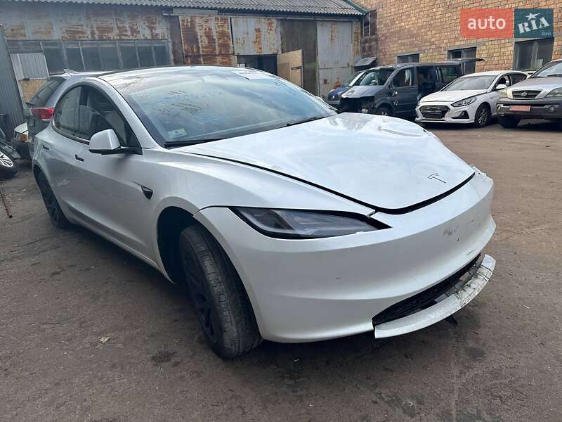 Седан Tesla Model 3 2024 в Киеве фото 3 Седан Tesla Model 3 2024 в Киеве