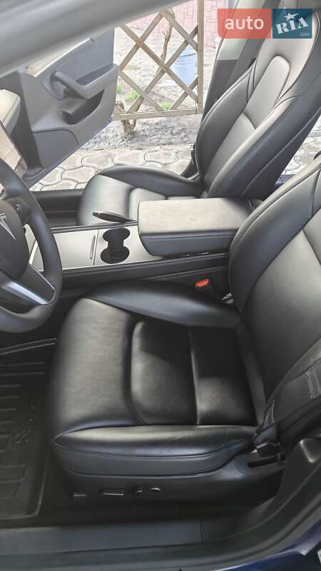 Седан Tesla Model 3 2023 в Павлограді
