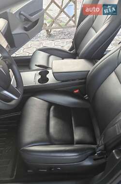 Седан Tesla Model 3 2023 в 