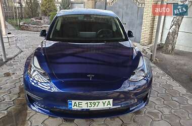 Седан Tesla Model 3 2023 в 