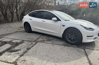 Седан Tesla Model 3 2021 в 
