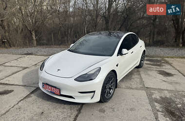 Седан Tesla Model 3 2021 в 