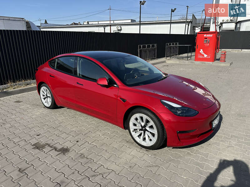 Седан Tesla Model 3 2022 в Львове