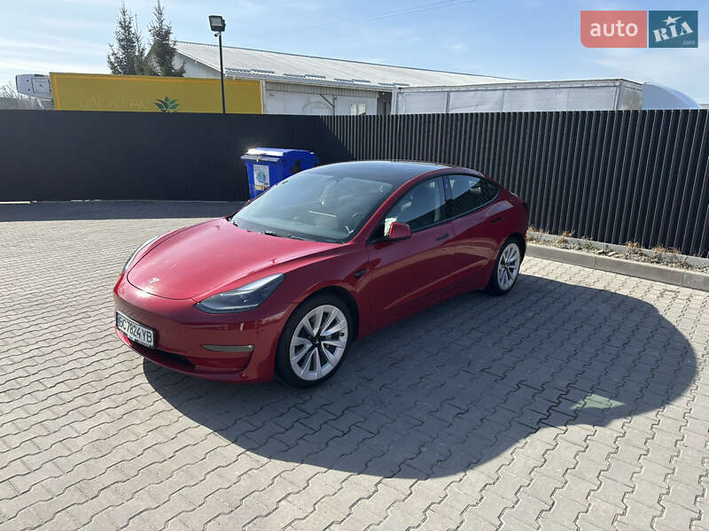 Седан Tesla Model 3 2022 в Львове