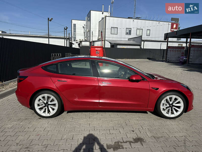 Седан Tesla Model 3 2022 в Львове