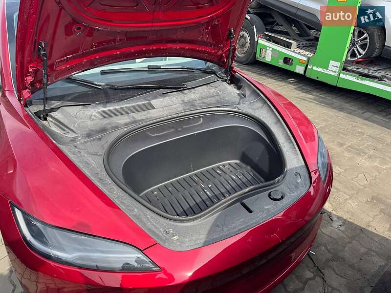 Седан Tesla Model 3 2024 в Львове