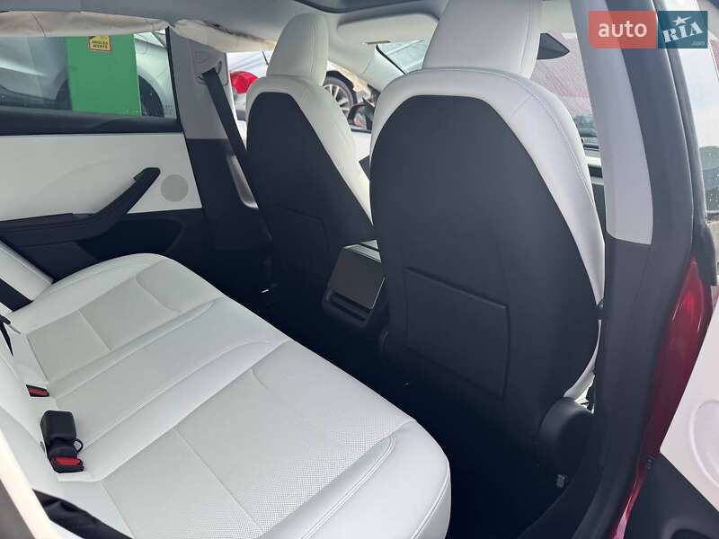 Седан Tesla Model 3 2024 в Львове