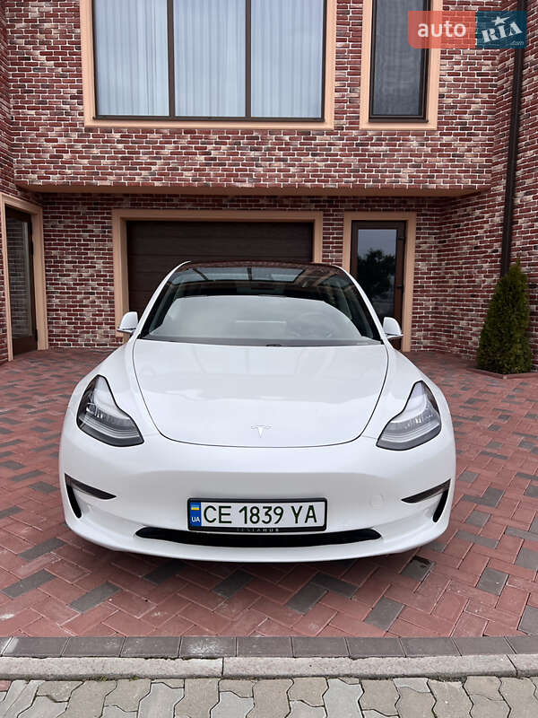 Седан Tesla Model 3 2020 в Черновцах