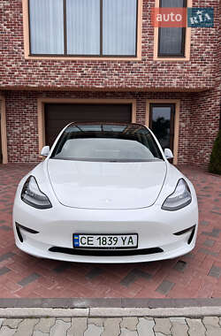 Седан Tesla Model 3 2020 в 