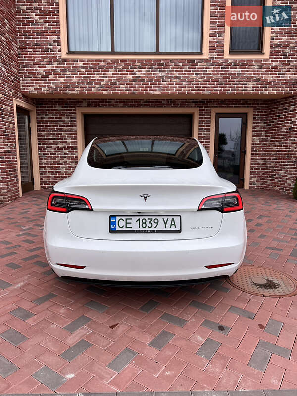 Седан Tesla Model 3 2020 в Черновцах