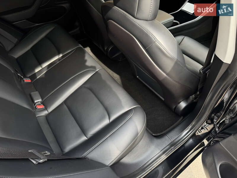 Седан Tesla Model 3 2019 в Киеве