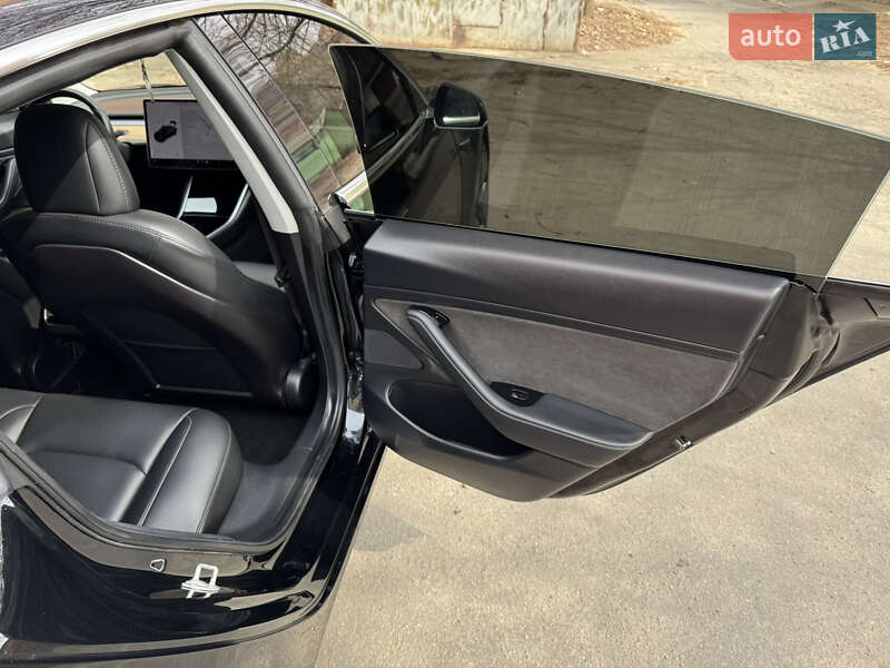 Седан Tesla Model 3 2019 в Киеве