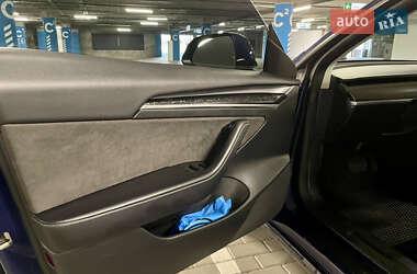 Седан Tesla Model 3 2022 в 