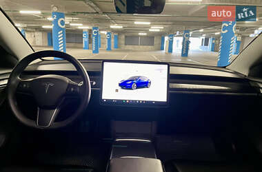 Седан Tesla Model 3 2022 в 