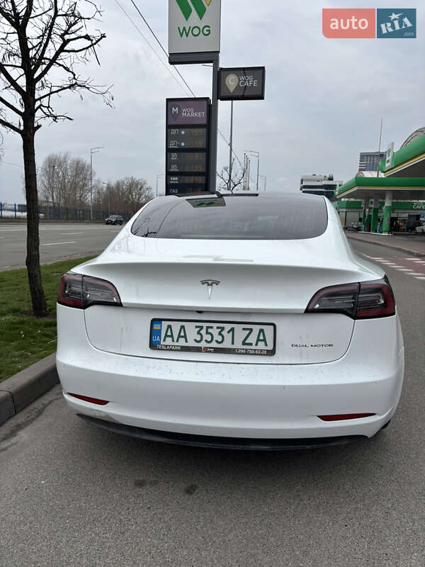 Седан Tesla Model 3 2019 в Києві