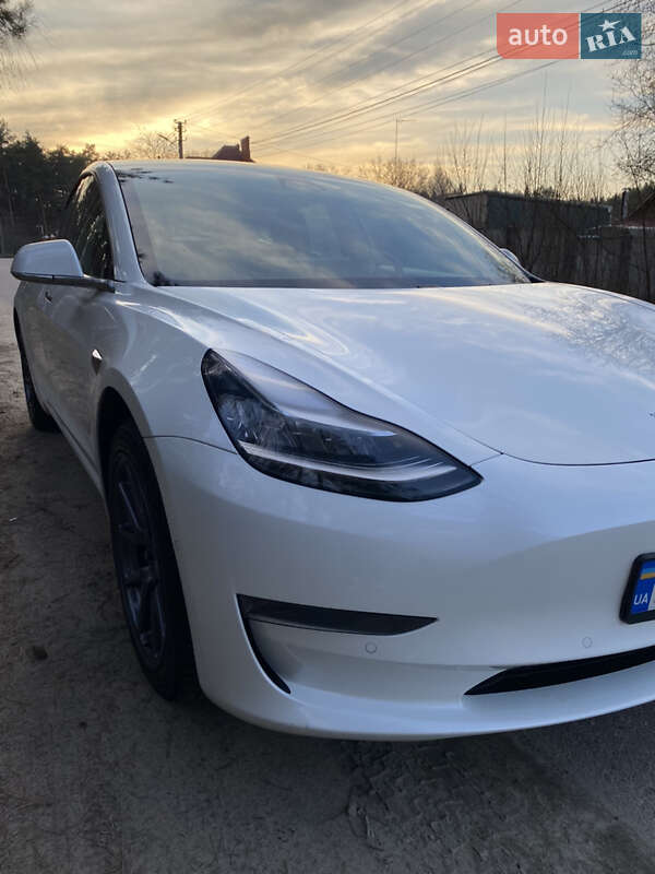 Седан Tesla Model 3 2019 в Житомире