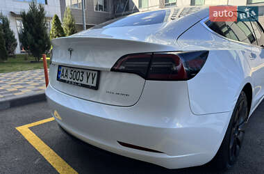 Седан Tesla Model 3 2020 в 