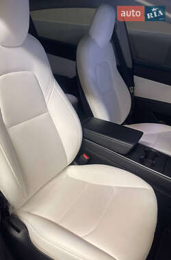 Седан Tesla Model 3 2020 в 